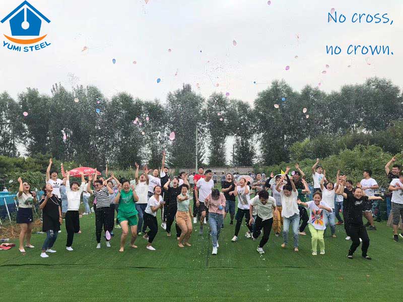 Yumi-acero, sin cruz, sin corona